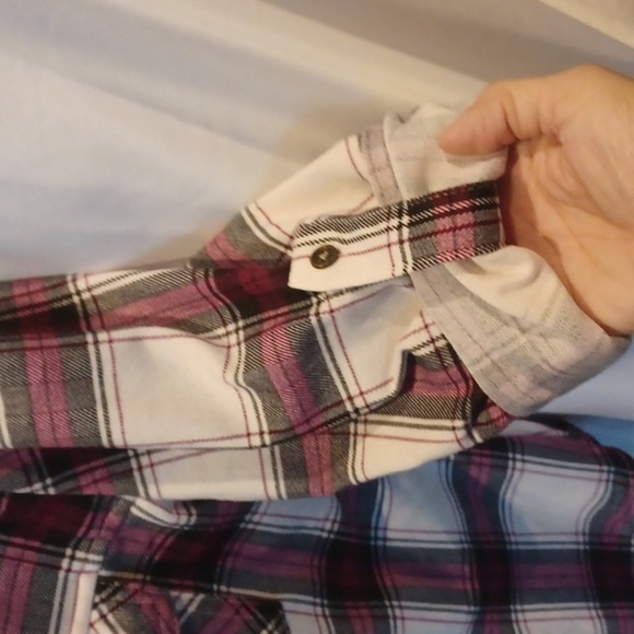 Eden & Olivia Red Plaid Knit Flannel Shacket L/S Roll Tab JrL, fleece Lined Back - Picture 4 of 11